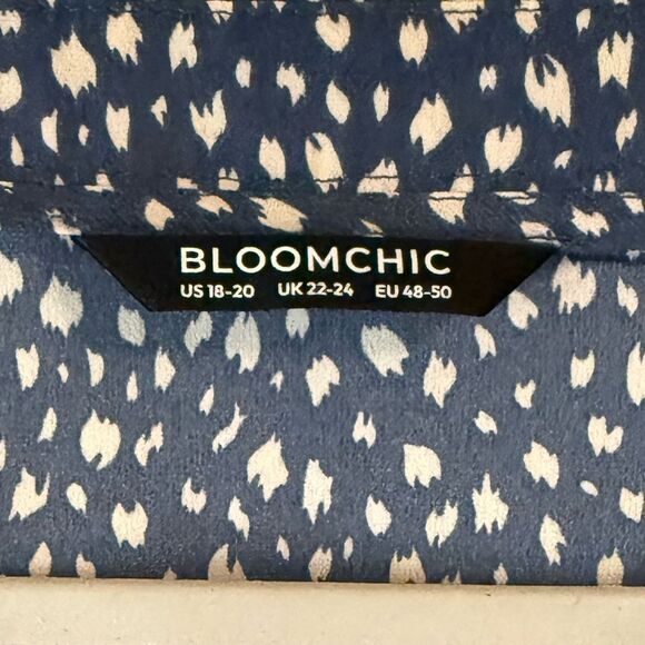 BLOOM CHIC LEOPARD PRINT VNECK RUFFLE SLEEVE BOUSE BLUE AND WHITE SIZE  18-20 - Picture 4 of 13